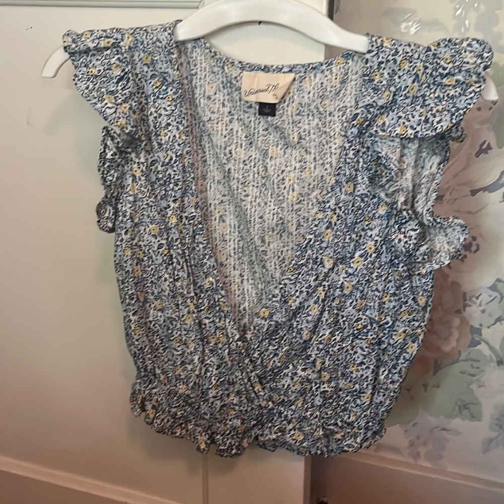 ☀️ Floral, flutter sleeve top